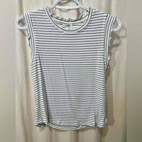 Ribbed white and black striped shirt, ruffle details - Picture 1 of 5